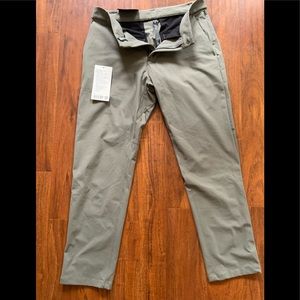 Lululemon Commission Pant Classic Fit